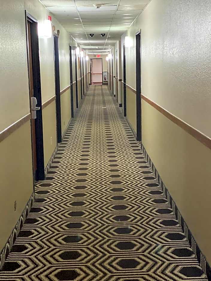 Super 8 by Wyndham Dixon