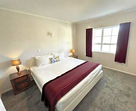 Superior One-Bedroom Apartment