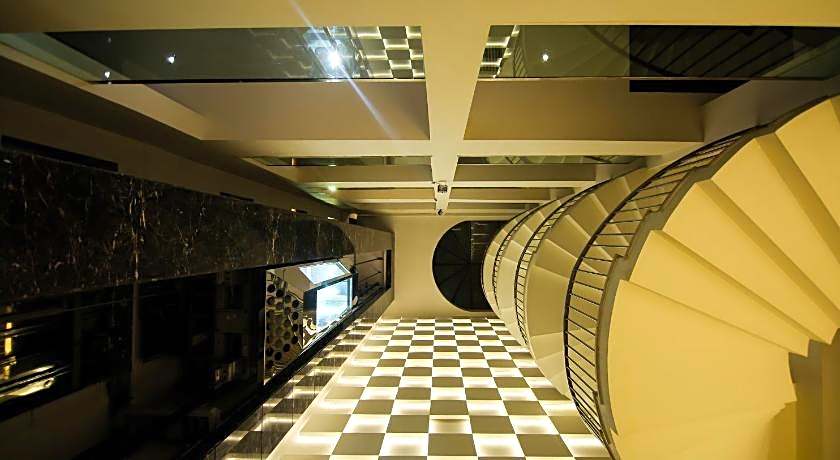 The Prime Balaji Deluxe @ New Delhi Railway Station Hotel