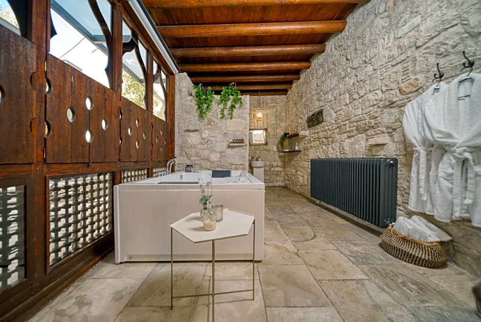 Oinou Strata - Adults Only