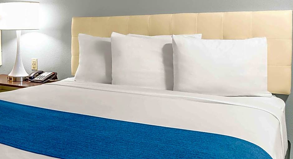 Days Inn & Suites by Wyndham Flagstaff I-40