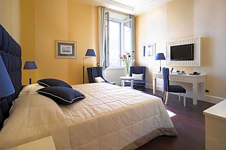Superior Twin/Queen Room with Sea View
