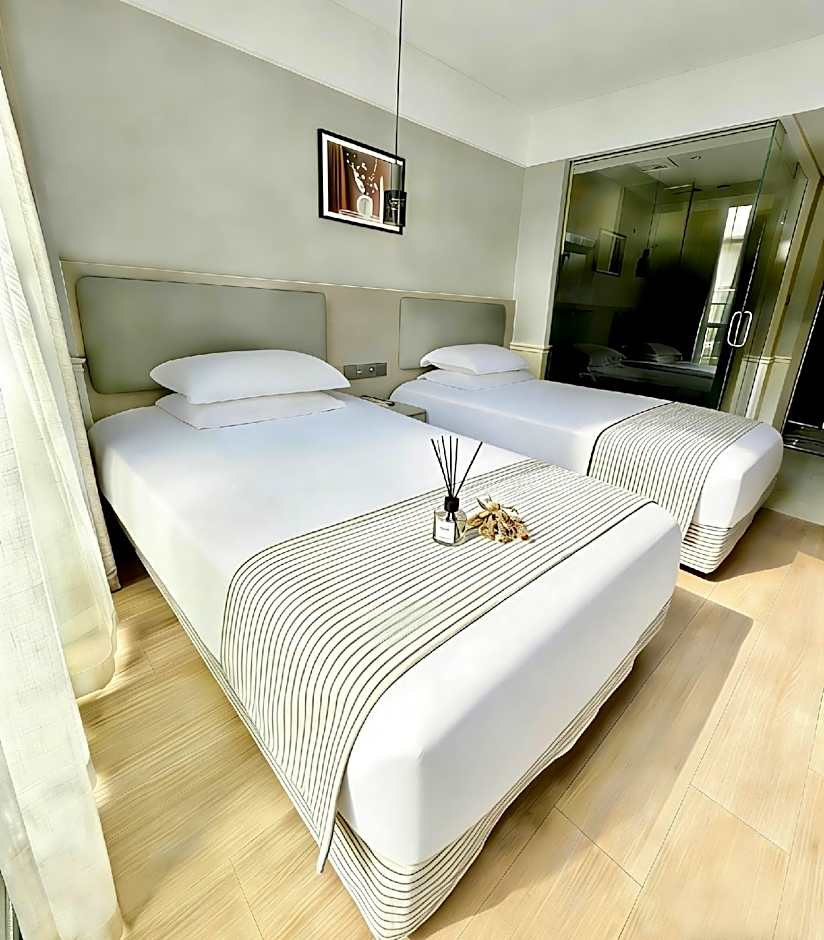Yiwu Baiheng Hotel
