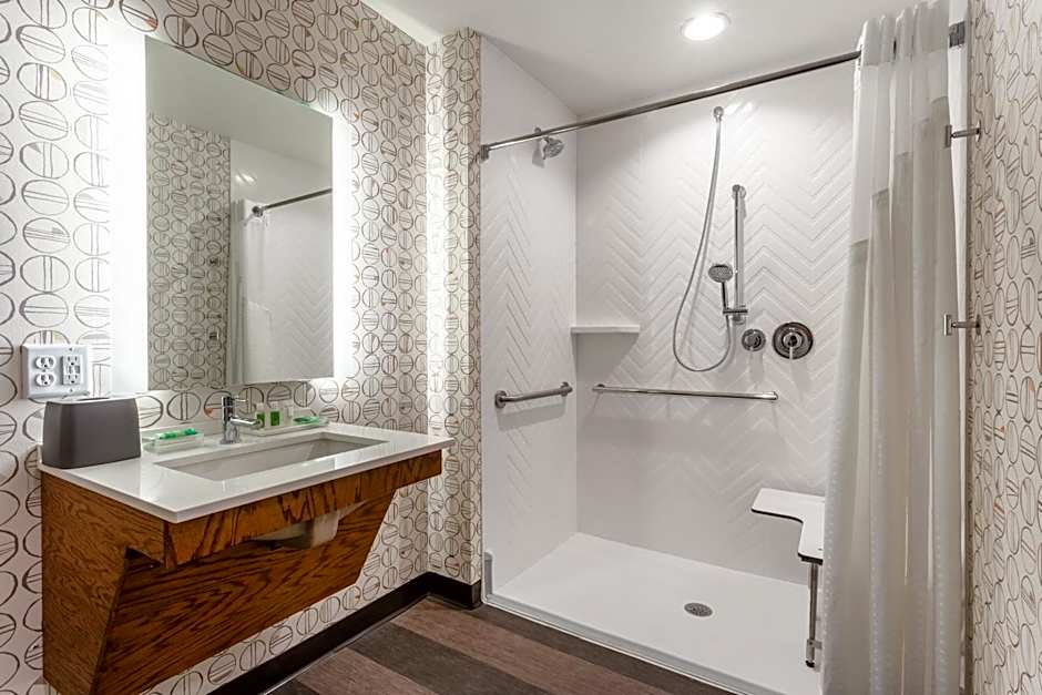 Holiday Inn & Suites Cedar Falls-Waterloo Event Ctr By IHG