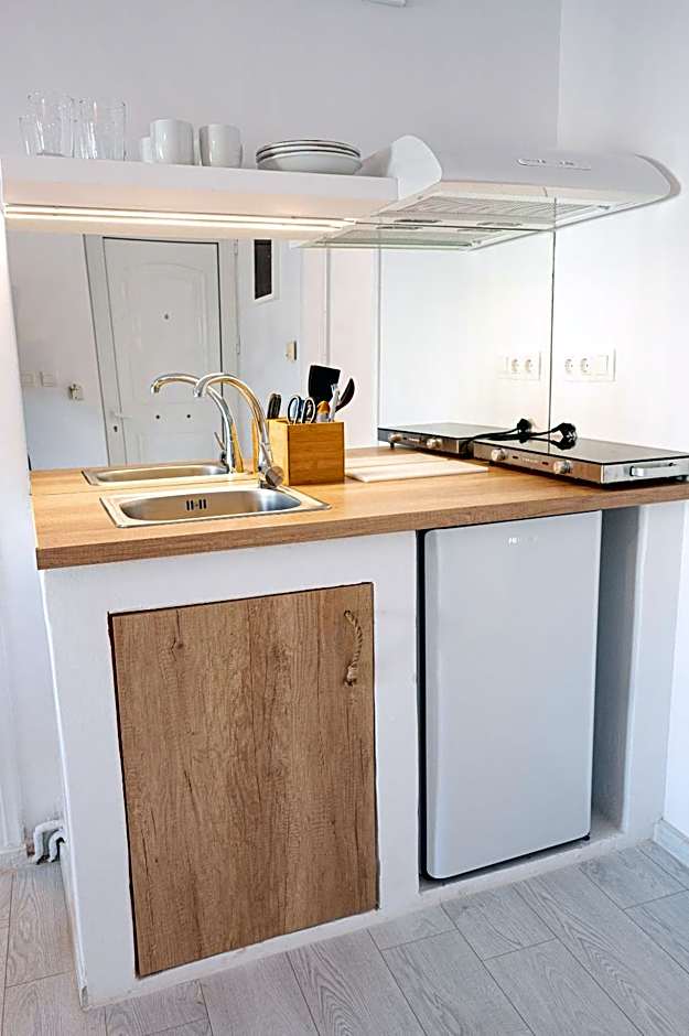 The White Rose Hotel