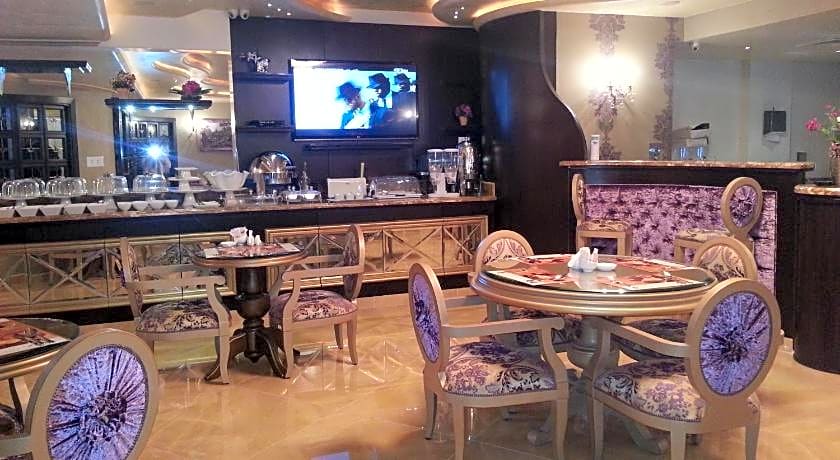 Q Hotel