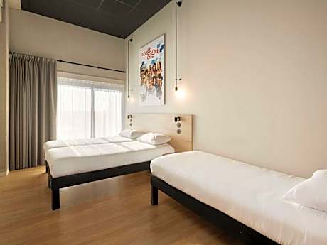 Standard Room with 1 double bed and 1 single bed