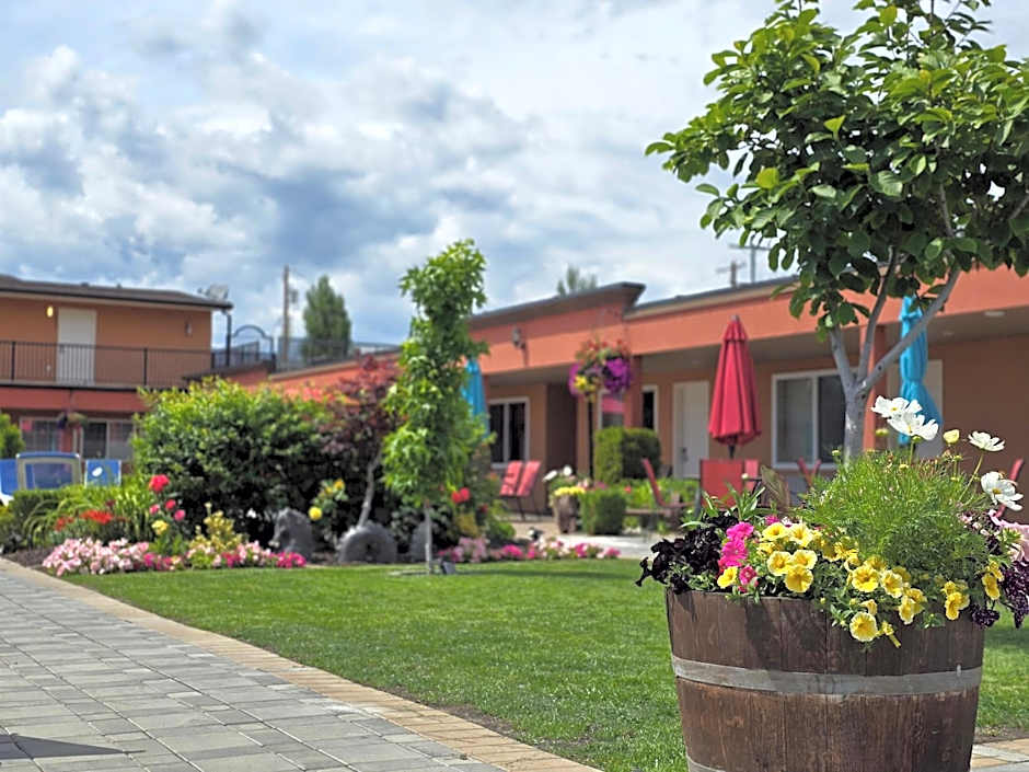 Sahara Courtyard Inn & Suites Osoyoos