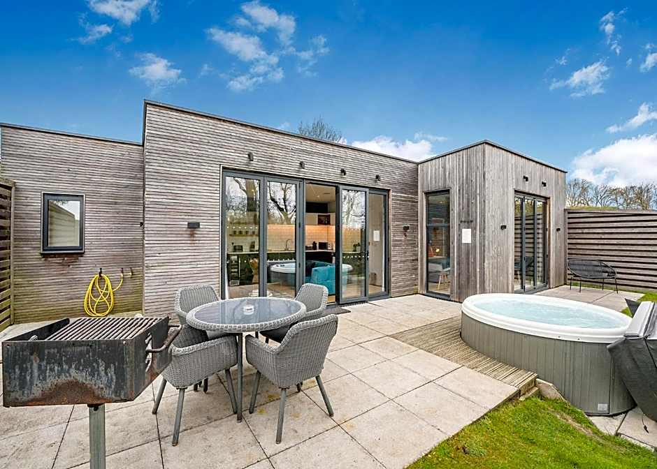 Swanborough Lakes Luxury Lodges