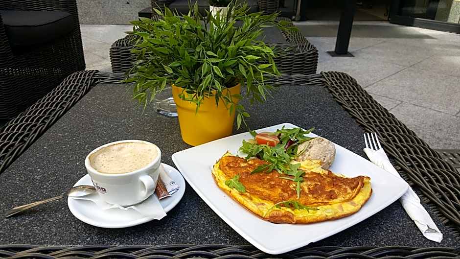 Aparthotel Pawia Deluxe- 10 min to center, self check-in, optional breakfest, parking on the street