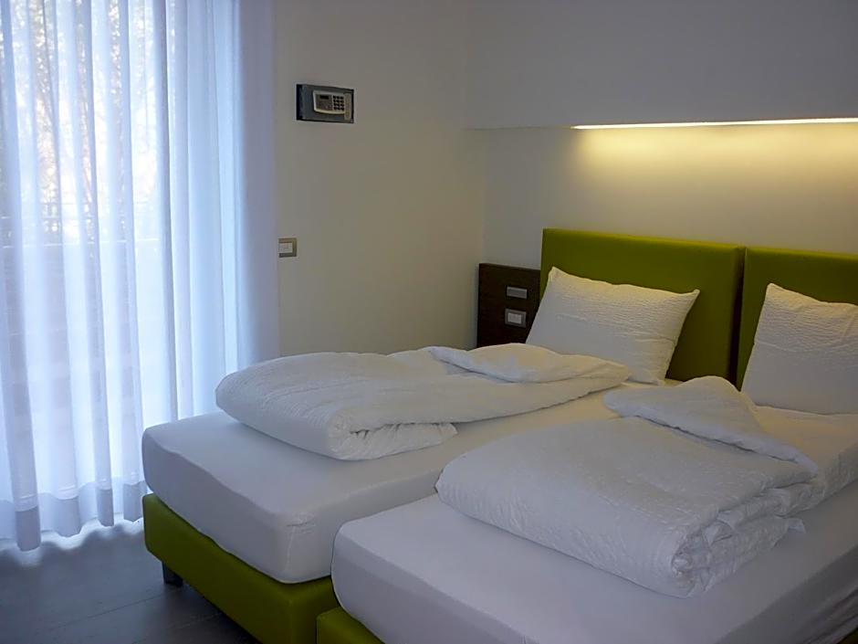Residence Rivachiara (check-in at Hotel Riviera in Viale Rovereto, 95)