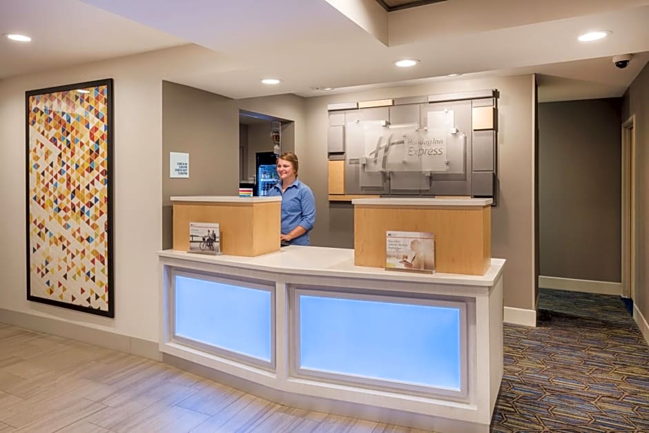 Holiday Inn Express Warrenton, an IHG Hotel