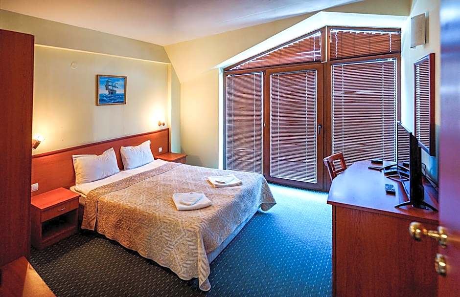 Dionis Hotel