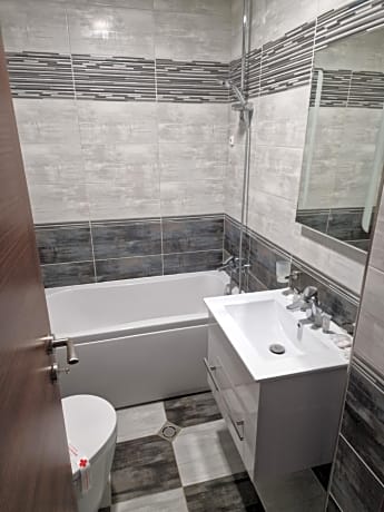 Budget Double Room with Bathtub