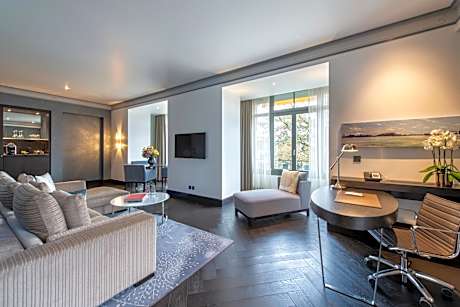 Savoy Suite
