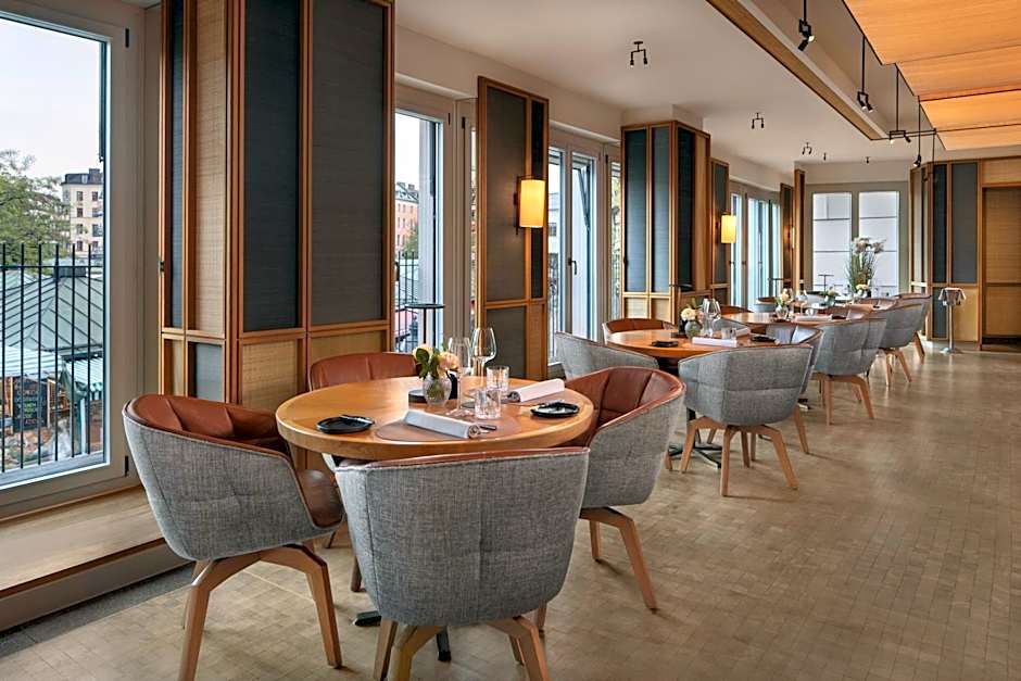 Louis Hotel