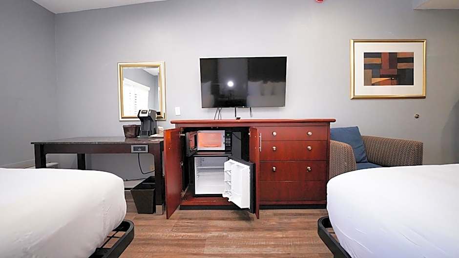 SeaSide Inn & Suites