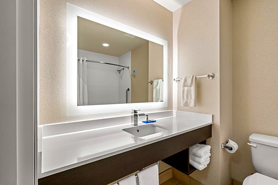 Holiday Inn Express Hotel & Suites Klamath Falls Central By IHG