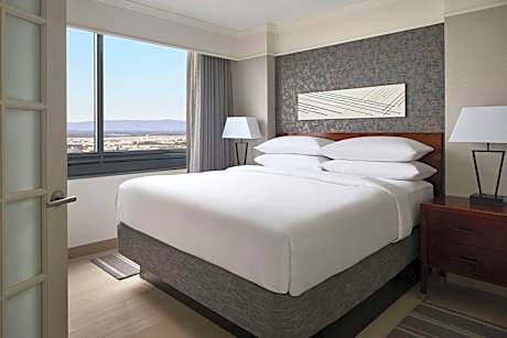 Hospitality Suite, 1 Bedroom Conference Suite, 1 King, Sofa bed