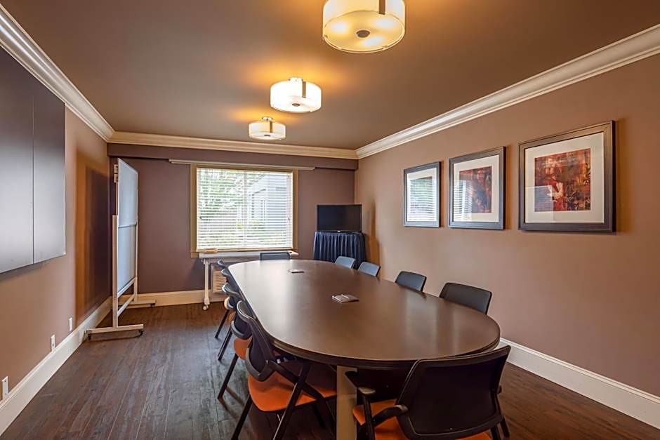 Ramada by Wyndham Surrey/Langley