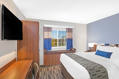 One Queen Bed - Non-Smoking