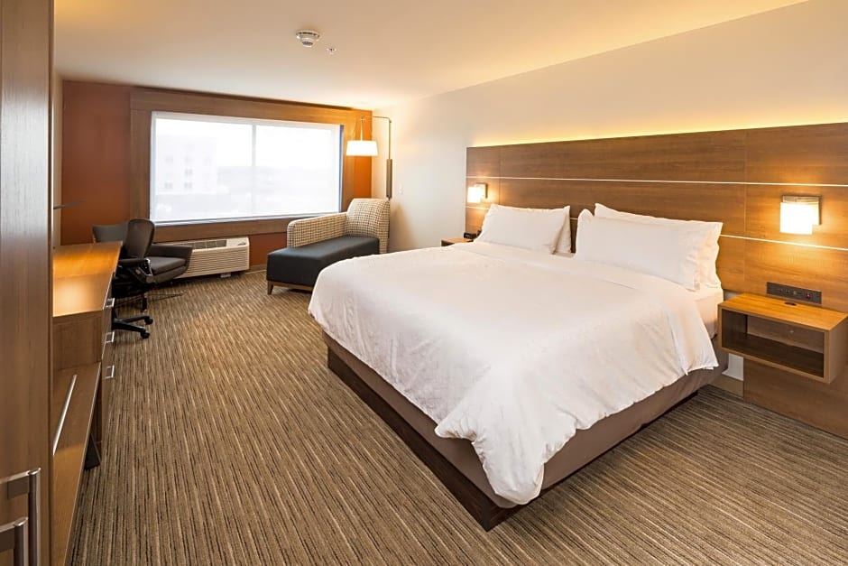 Holiday Inn Express and Suites Kalamazoo West