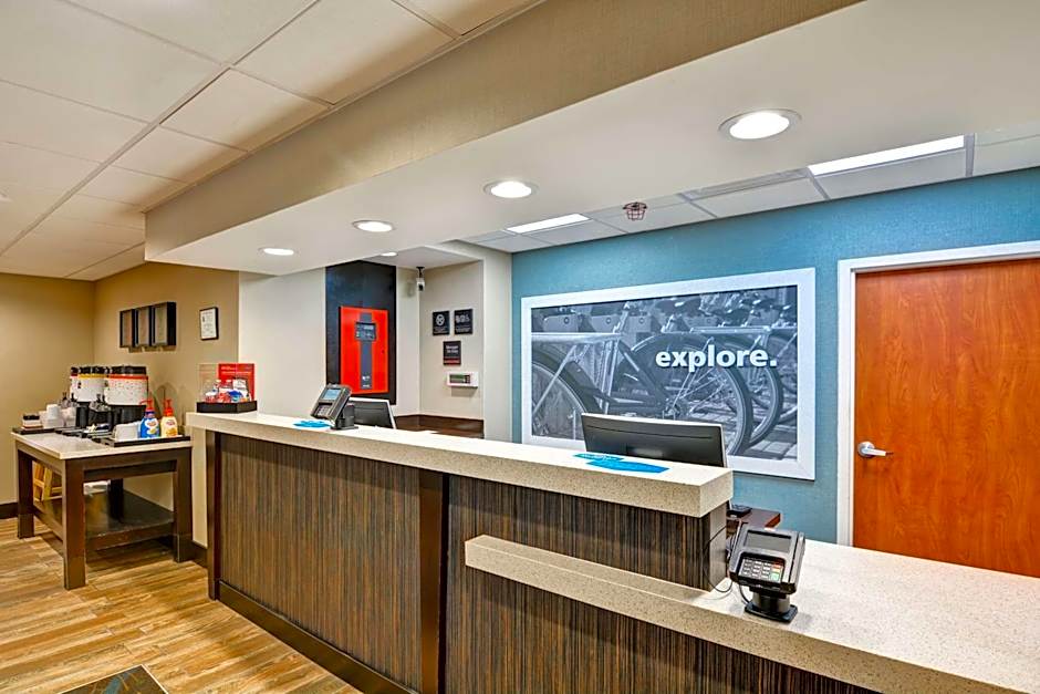 Hampton Inn By Hilton Hendersonville