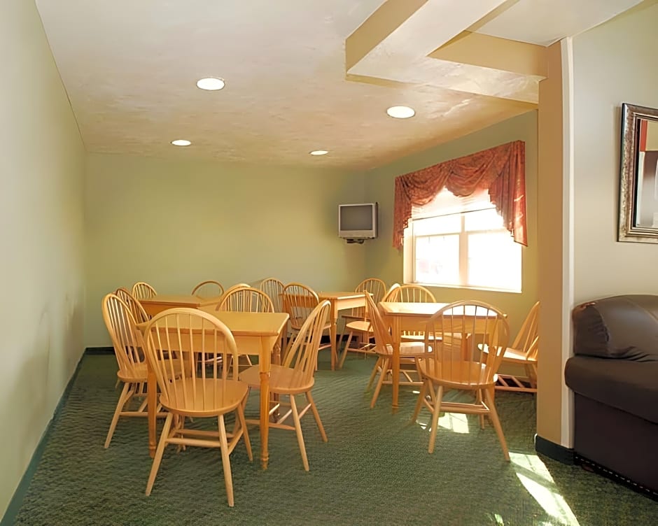 Knights Inn & Suites St Clairesville