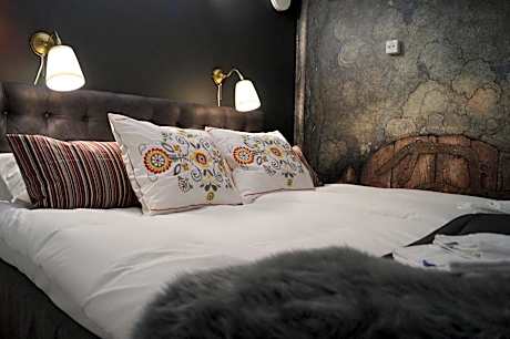 Double Room with Private Toilet and Shared Shower (No Windows)