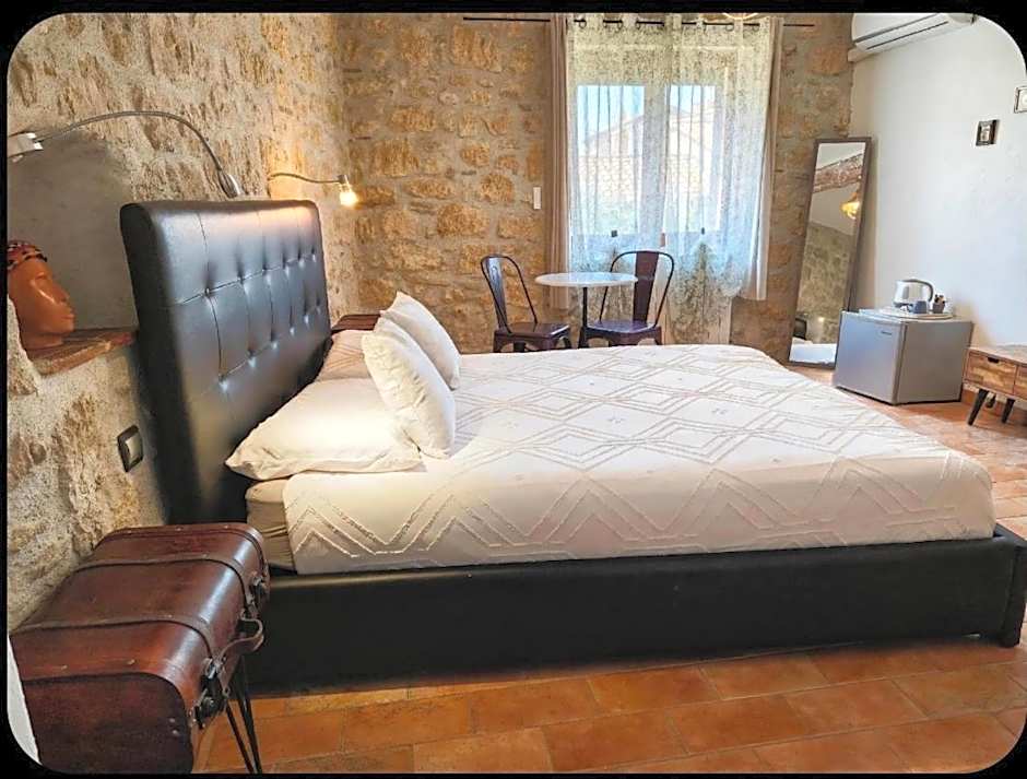 VILLA ARTEMIA - chambre d hôtes labellisée massages-piscine-climatisation