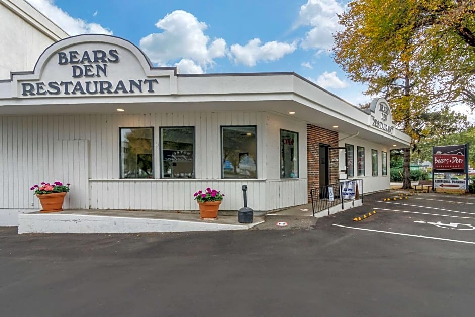 Hotel Penticton, Ascend Hotel Collection