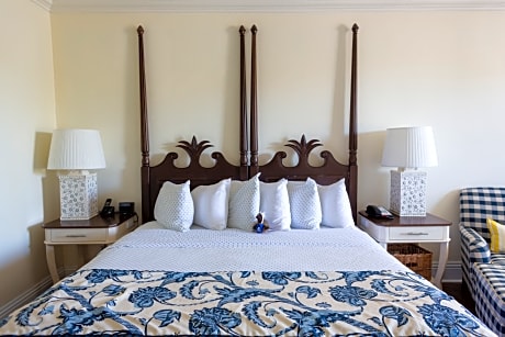 Deluxe King Lake View