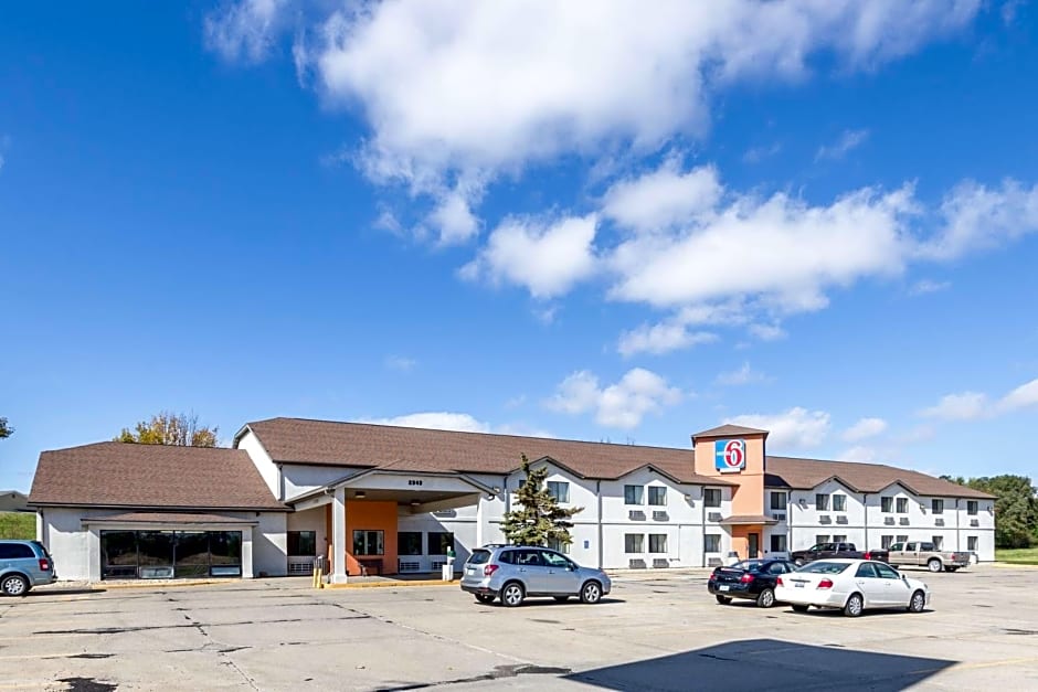 Motel 6-Waterloo, IA