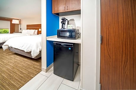 Queen Suite with Two Queen Beds - Mobility Accessible/Non-Smoking