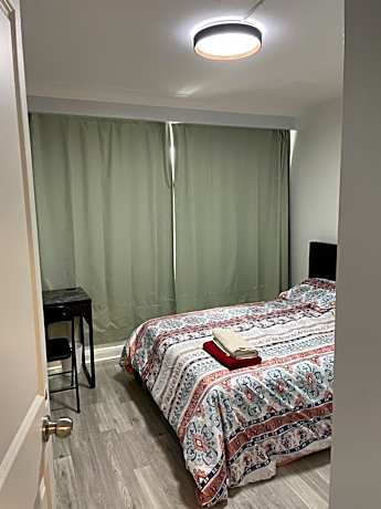 Toronto Full Bed in a Room - Midtown