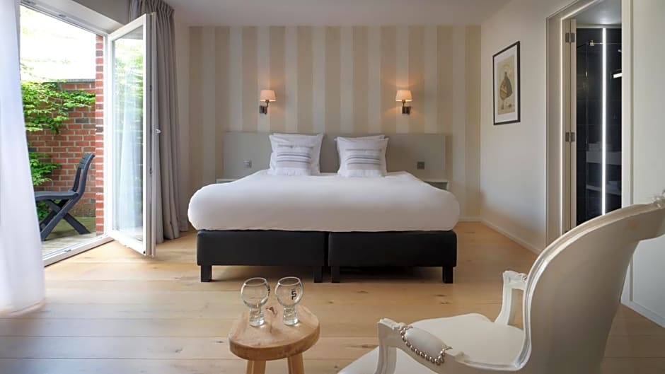 Le 24 Hotel