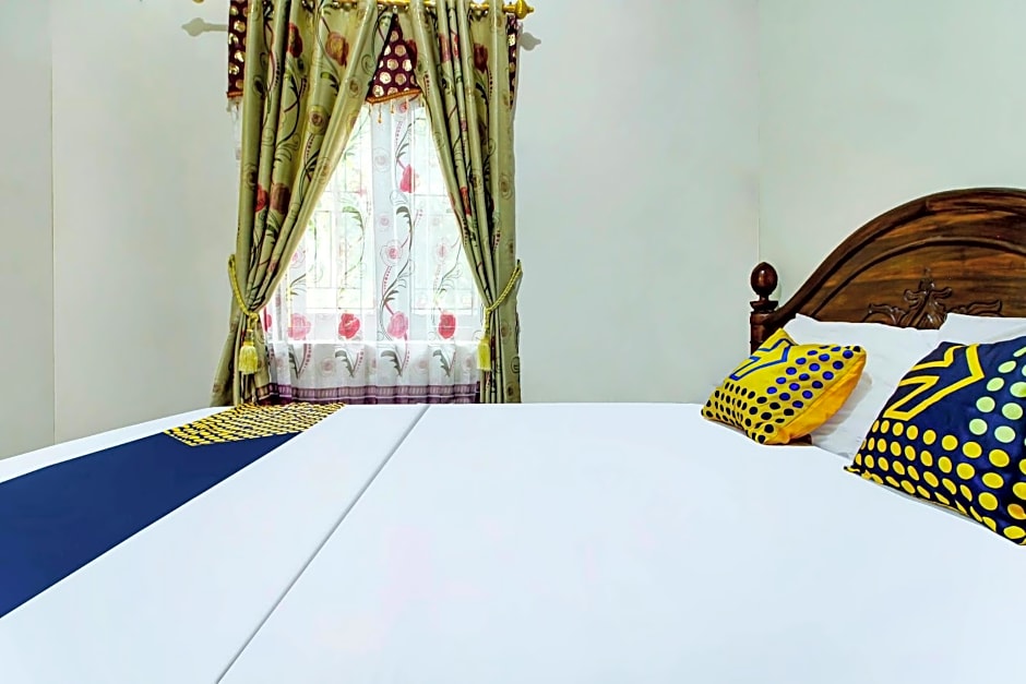 OYO HOMES 91242 Desa Wisata Cibuntu Kuningan Syariah