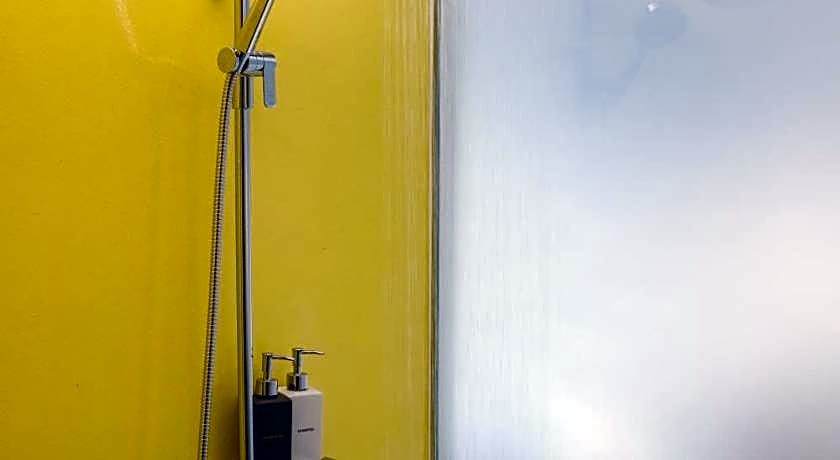 YELLO ROOMS Victory Monument