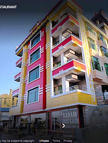 Zaryab Hotel & Restaurant 