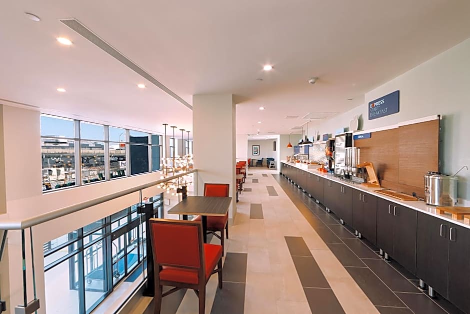 Holiday Inn Express Long Island City E New York By IHG