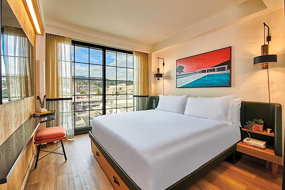 Hollywood Volume, a Tribute Portfolio Hotel