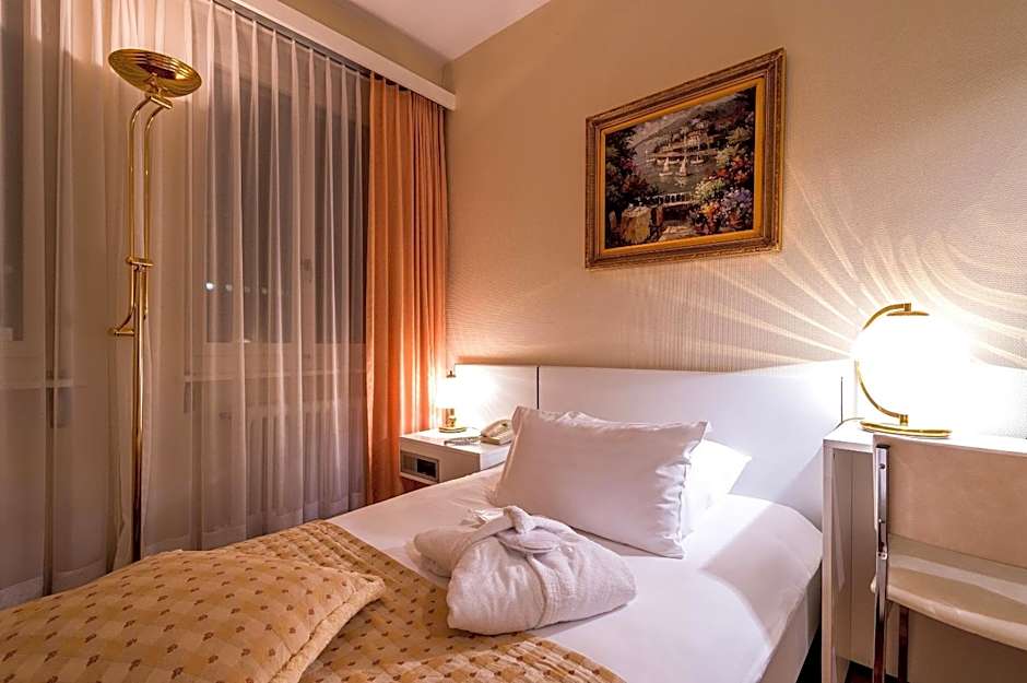 Hotel Century