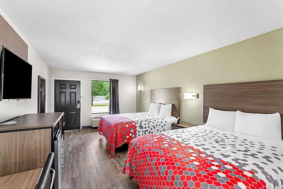 Econo Lodge Inn & Suites