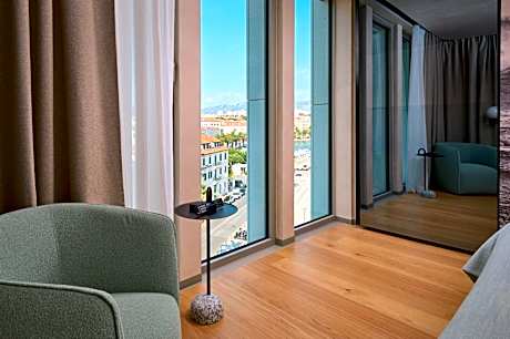 Superior Twin Room with City View