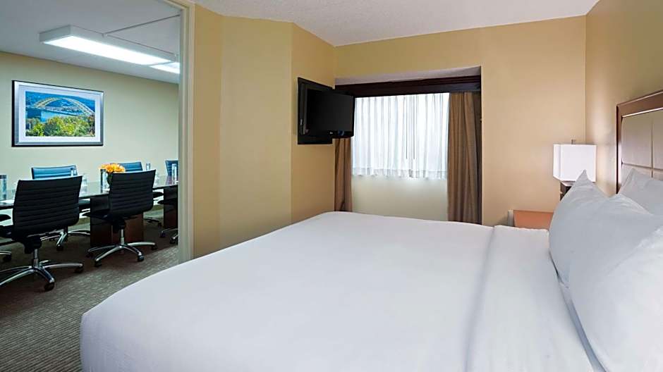 DoubleTree Suites By Hilton Hotel Cincinnati-Blue Ash