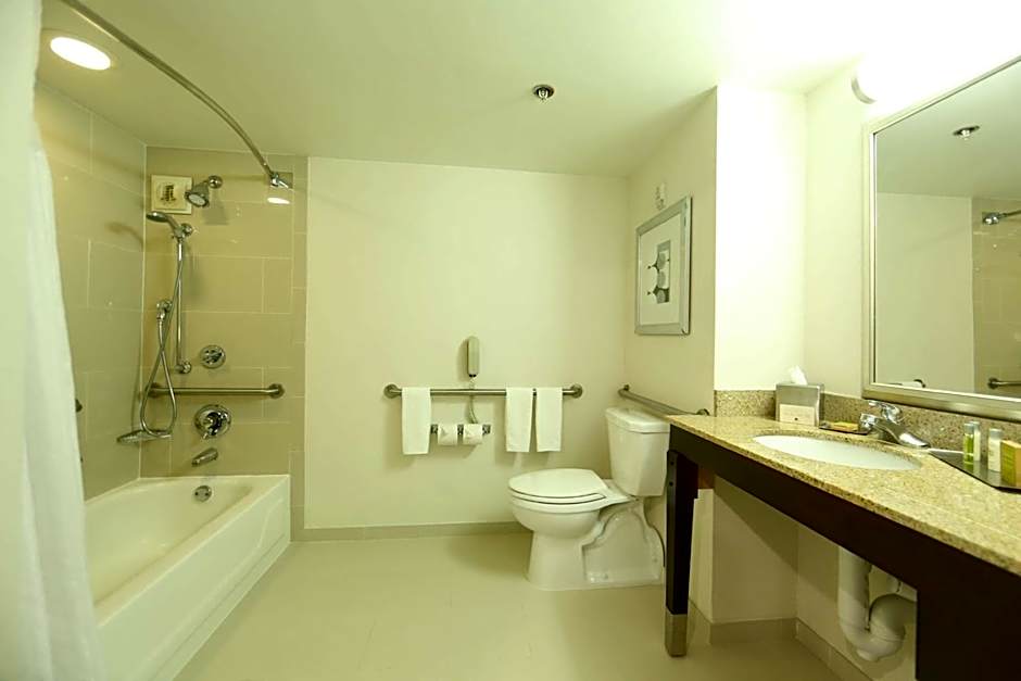 DoubleTree By Hilton Hotel Detroit-Dearborn