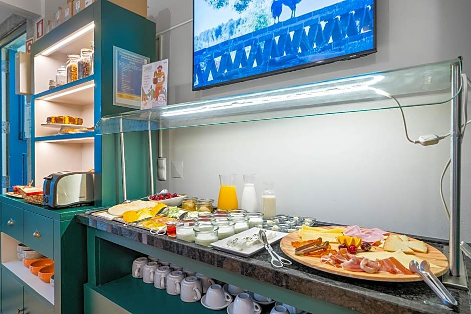 Casa do Bairro by Shiadu