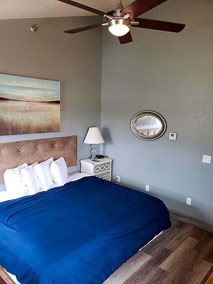 Price Pointe Inn