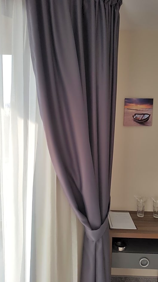 Family Hotel Novel City