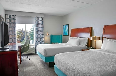 2 Queens Premium W/In-Room Drinks-Snacks